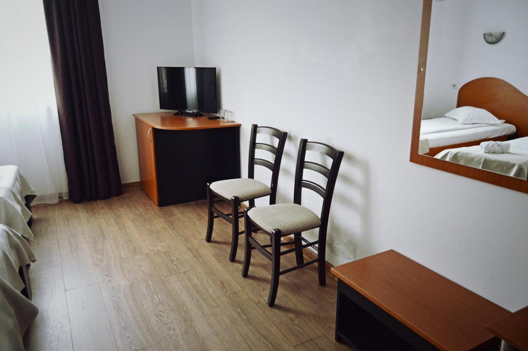 Pension Delia Gardens Тимишоара Экстерьер фото