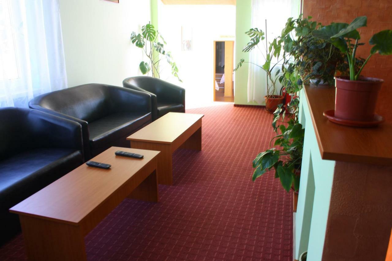 Pension Delia Gardens Тимишоара Экстерьер фото