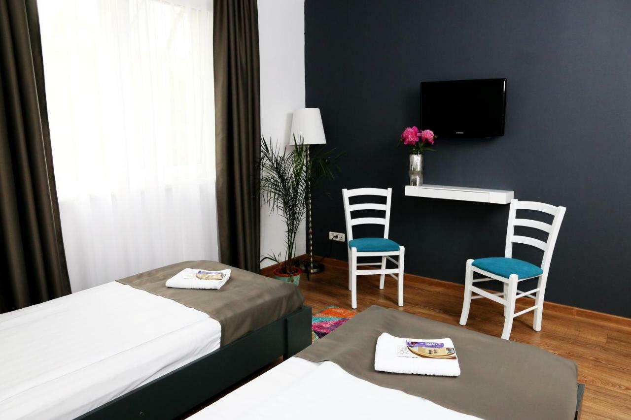 Pension Delia Gardens Тимишоара Экстерьер фото