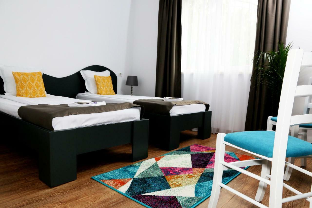 Pension Delia Gardens Тимишоара Экстерьер фото