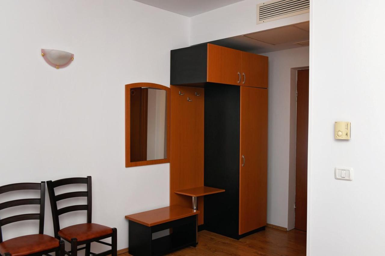 Pension Delia Gardens Тимишоара Экстерьер фото